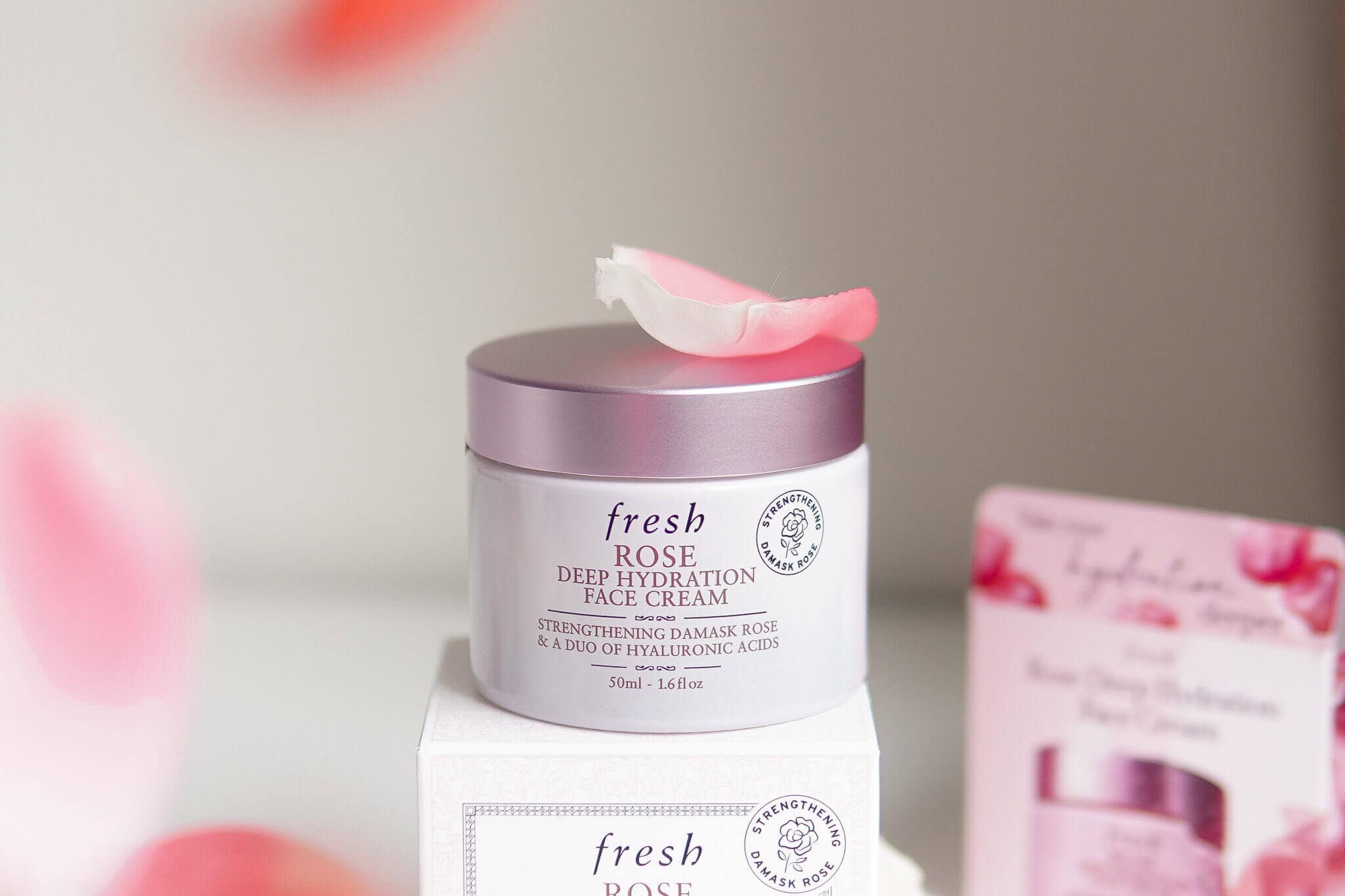 รีวิว Fresh Rose Deep Hydration Face cream ตัวช่วยผิวแน่นอิ่มฟู ชุ่มชื้น